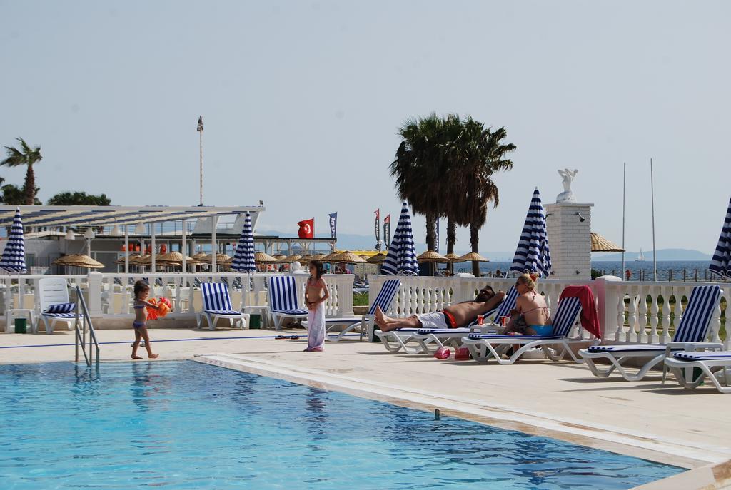 Club Blue White All Inclusive Turgutreis Exterior foto
