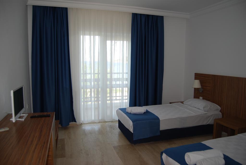 Club Blue White All Inclusive Turgutreis Quarto foto